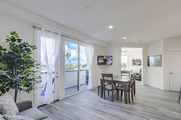 UHT 4505 Park 304 - Image 4