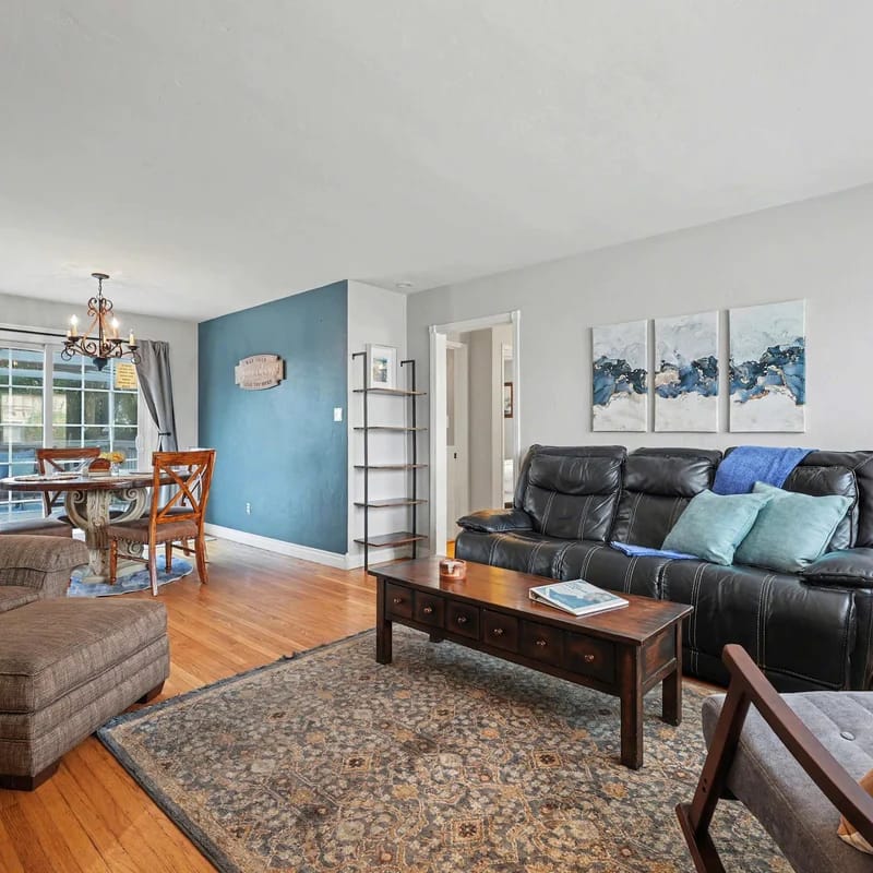 LM 7221 Vassar Ave